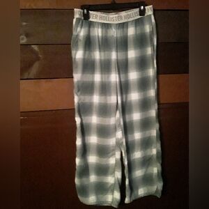 Hollister Medium Short Green Plaid Warm & Comfy Nightpants